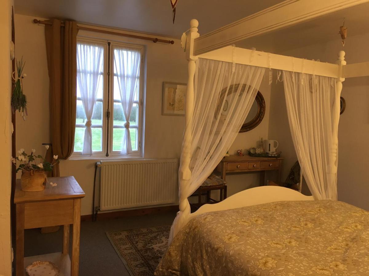 Le Jardin De Rose 24 Feuillebert Romagne 86700 Bed & Breakfast Exterior photo