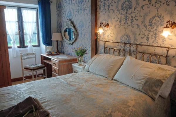 Le Jardin De Rose 24 Feuillebert Romagne 86700 Bed & Breakfast Exterior photo