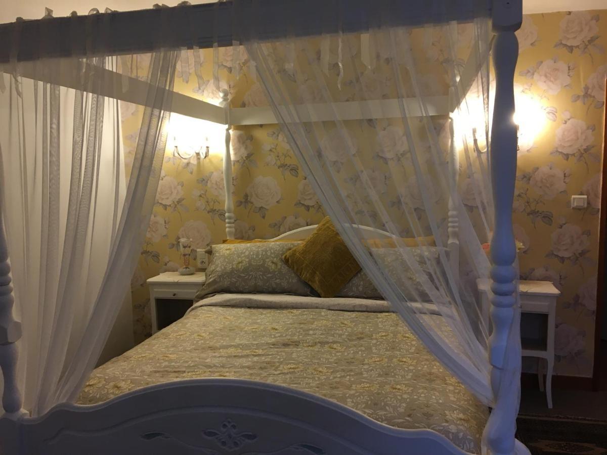 Le Jardin De Rose 24 Feuillebert Romagne 86700 Bed & Breakfast Exterior photo
