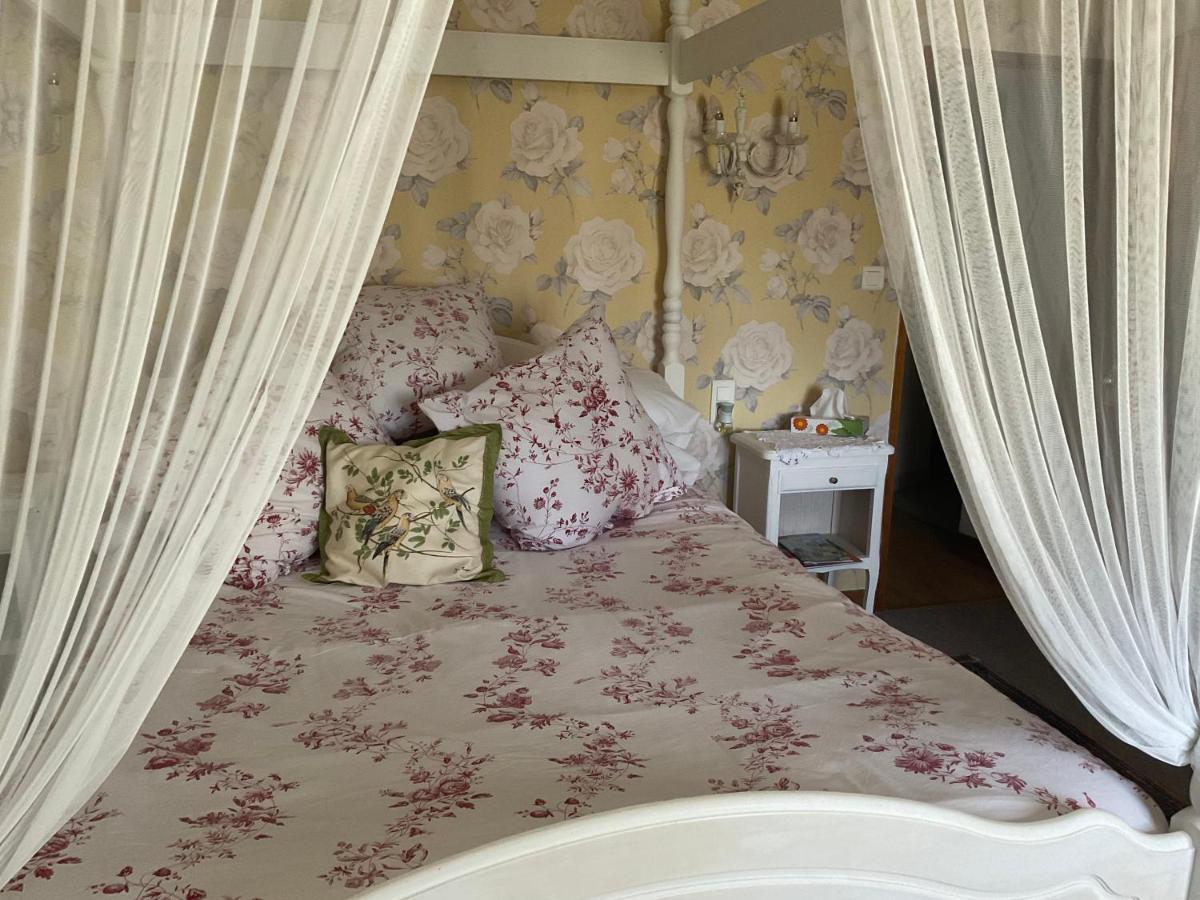 Le Jardin De Rose 24 Feuillebert Romagne 86700 Bed & Breakfast Exterior photo