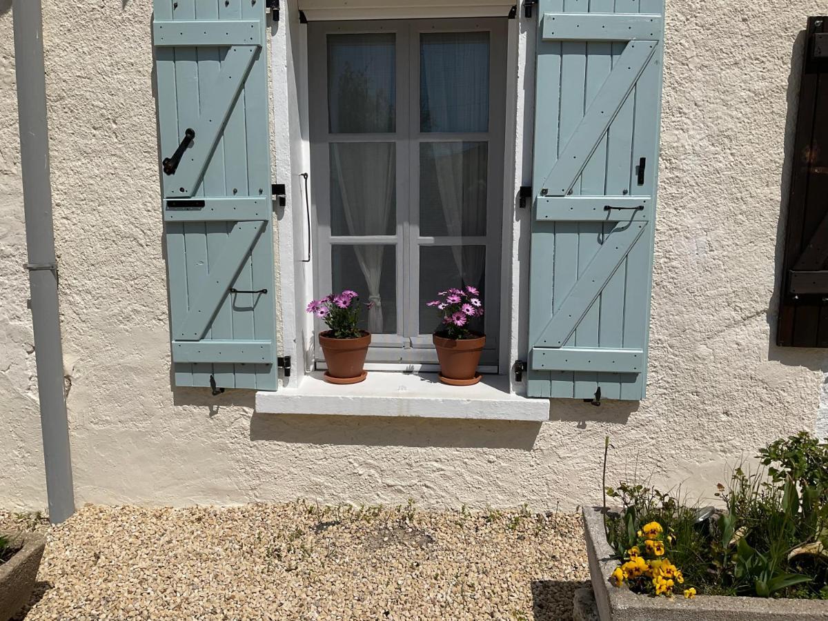 Le Jardin De Rose 24 Feuillebert Romagne 86700 Bed & Breakfast Exterior photo