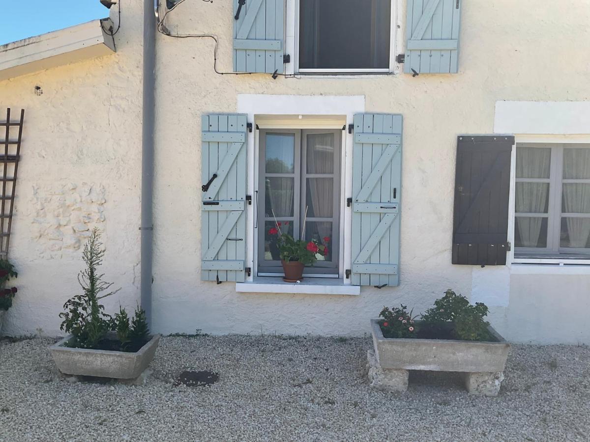 Le Jardin De Rose 24 Feuillebert Romagne 86700 Bed & Breakfast Exterior photo